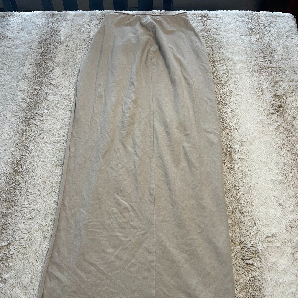 SKIMS Raw Edge Slit Long Skirt in size Small - Picture 4 of 6